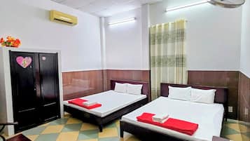 Quadruple Room | Blackout drapes, soundproofing, free WiFi, bed sheets