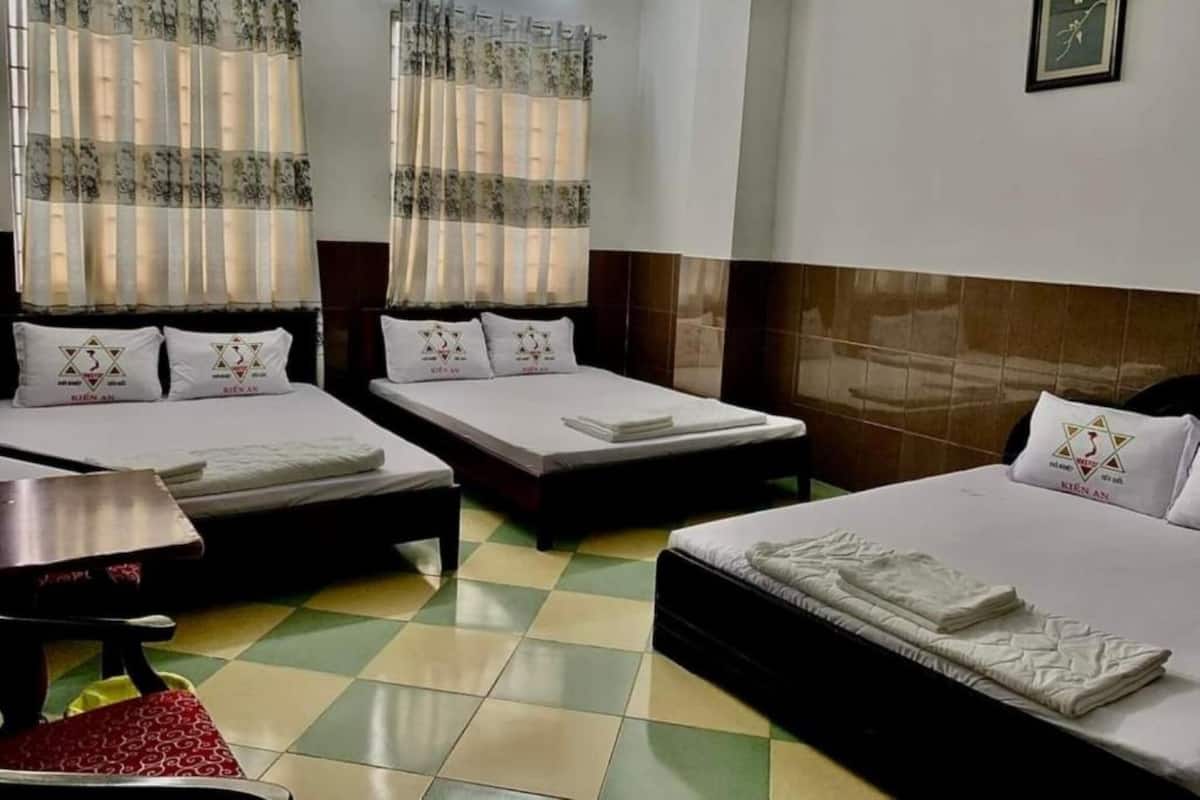 Blackout curtains, soundproofing, free WiFi, bed sheets