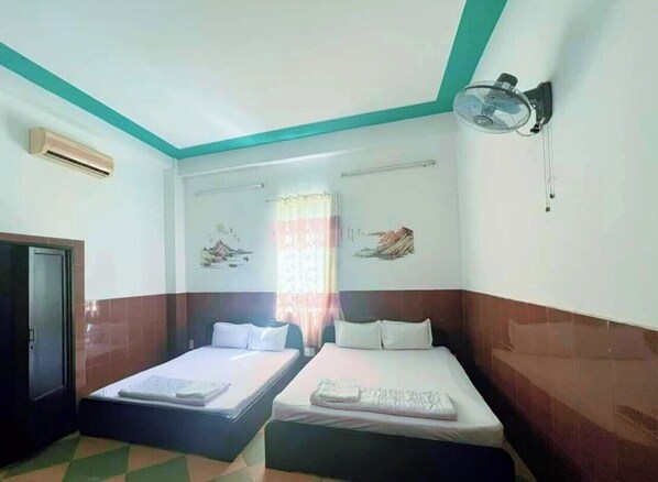 Quadruple Room | Blackout drapes, soundproofing, free WiFi, bed sheets