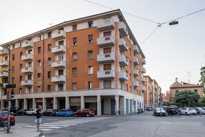 Front of property - Porta Mascarella Apartment  (Bologna)