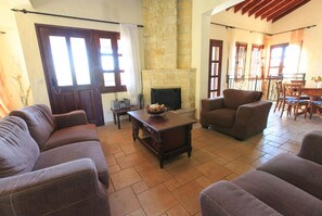 Villa | 4 bedrooms - Villa River View in Peristerona (Peristerona)