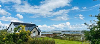 Hawthorn House - Luxurious stay with scenic views