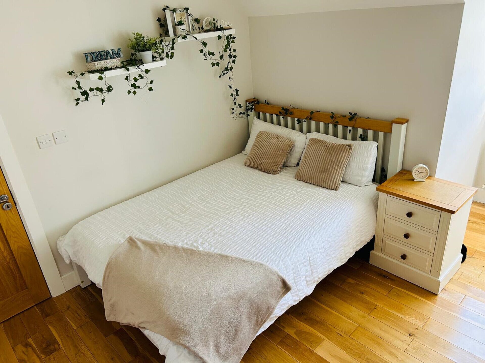 4 quartos, ferros/tábuas de passar roupa, Wi-Fi de cortesia