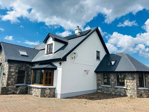 Exterior - Hawthorn House - Luxurious stay with scenic views (Rosmuck)