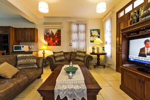 Villa - Villa Irene Palace in Peristerona (Peristerona)