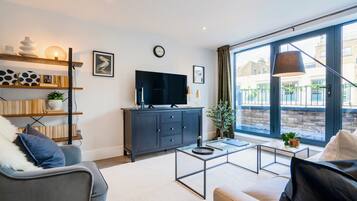 Penthouse, 2 Bedrooms | 2 bedrooms, Egyptian cotton sheets, premium bedding