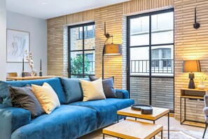 Signature Apartment, 2 Bedrooms | Egyptian cotton sheets, premium bedding, individually decorated