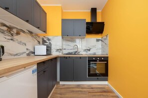 Fridge, microwave, oven, stovetop