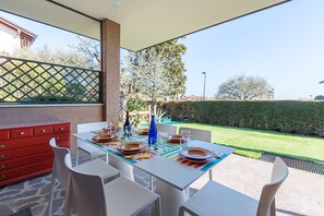 Nhà, quang cảnh vườn | Hiên