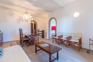 In-room dining - Borgo Adige 12 Apartment  (Padenghe sul Garda)