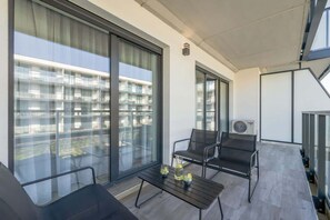 Unclassified image, 4 of 41, button