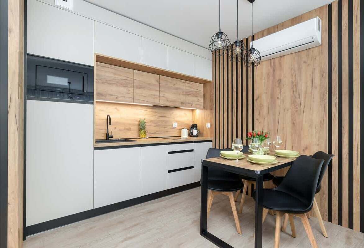 Fridge, microwave, stovetop, dishwasher
