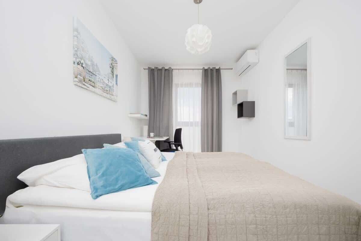 1 bedroom, desk, iron/ironing board, WiFi