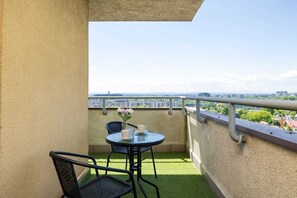 Outdoor dining - Słomczyńskiego 20 | Stylish Apartment | Parking (Kraków)