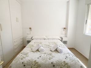 2 bedrooms, iron/ironing board, free WiFi, bed sheets - Modern apartment with pool in Playa Paraíso (Playa Paraiso)