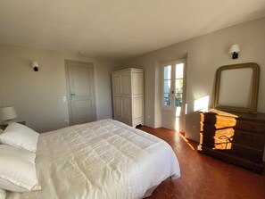 4 bedrooms, iron/ironing board, travel crib, WiFi