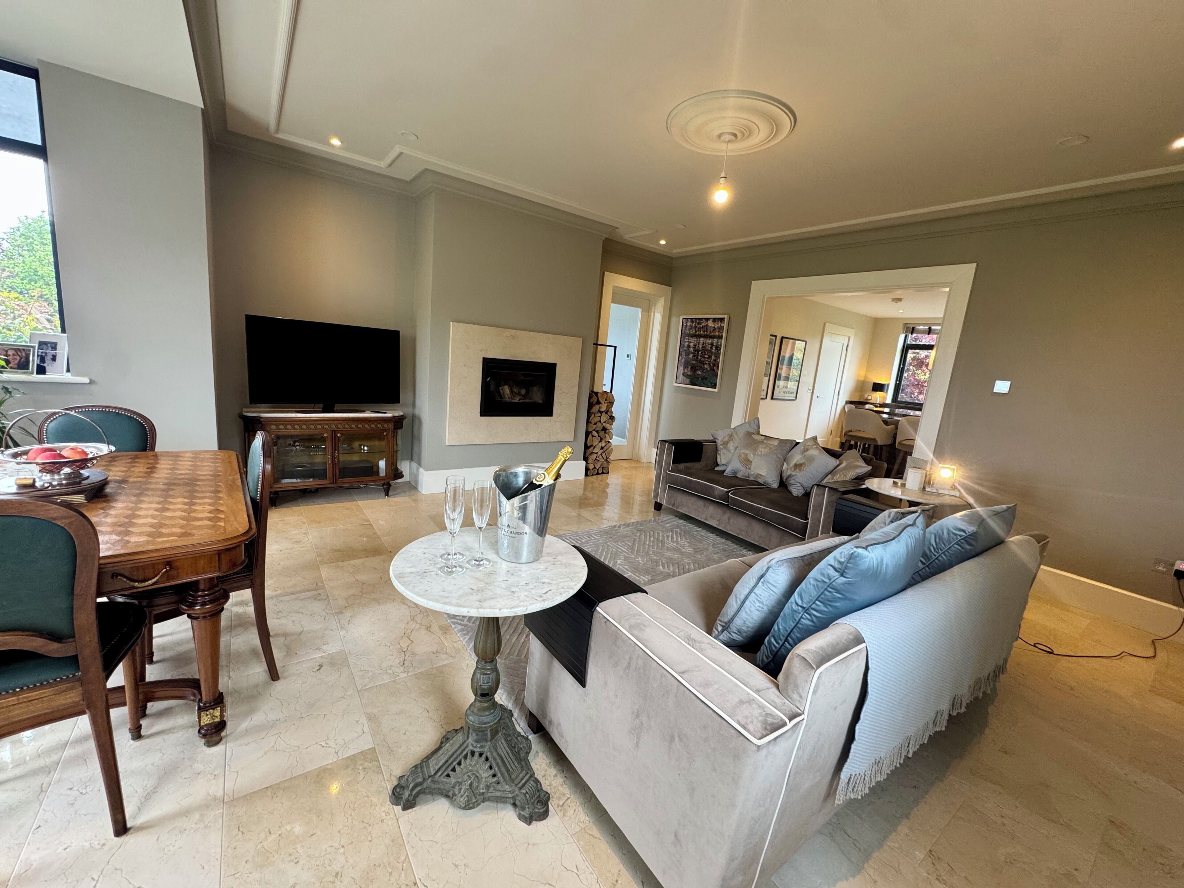 Smart TV, fireplace, stereo, computer monitors