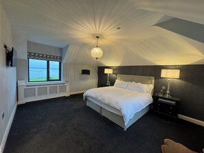 5 Schlafzimmer, Schreibtisch, Bügeleisen/Bügelbrett, kostenloses WLAN