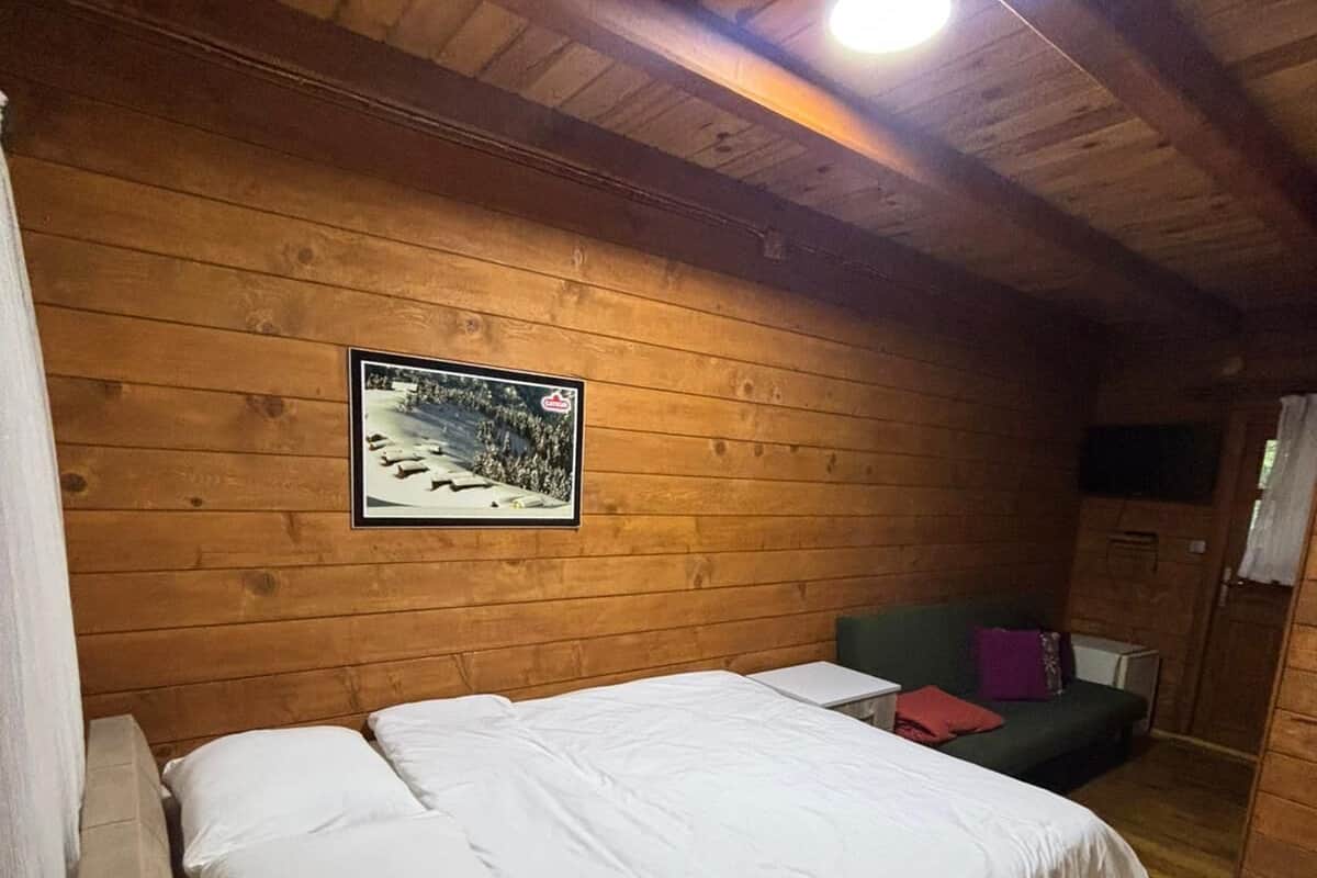 Dúplex básico, balcón, vistas a la montaña | Ropa de cama de alta calidad y colchones con acolchado adicional