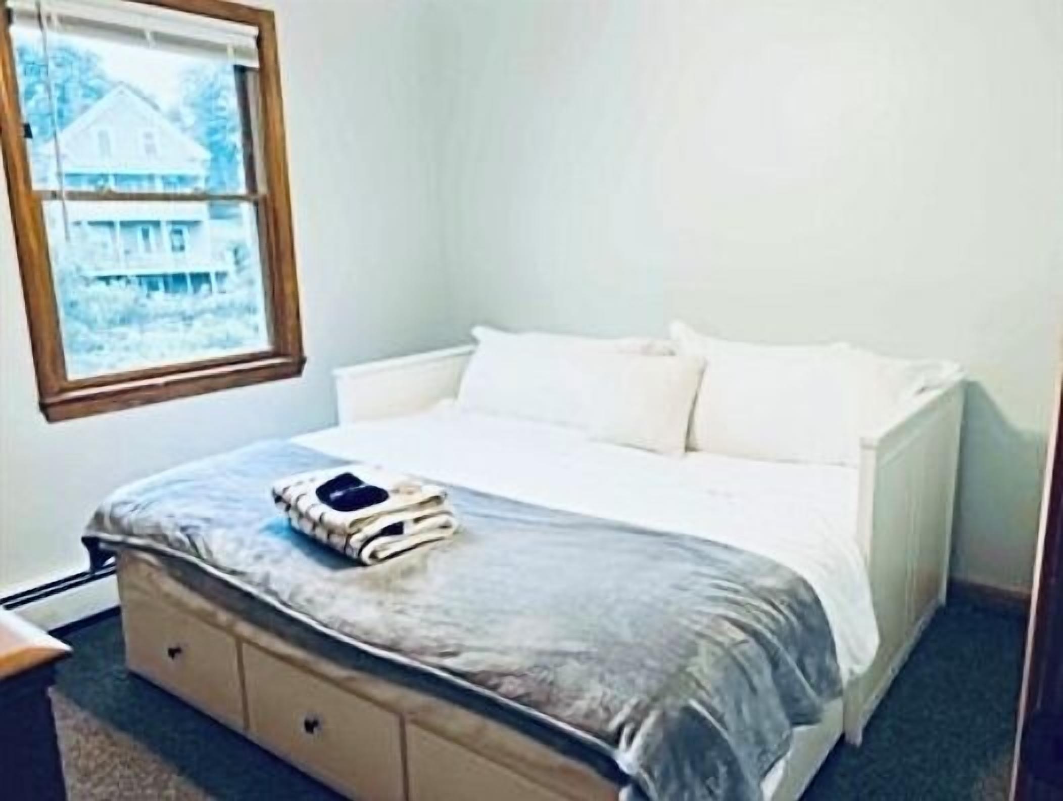Twin to king daybed