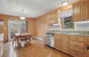 Coffee/tea maker, fridge, microwave, oven - Spacious 3BR 1.5 Bath Coastal Home Walk to Beach & Rail (Beverly)