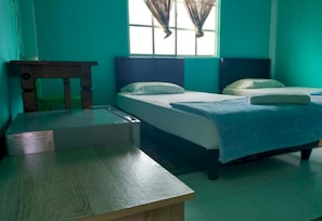Laptop workspace, free WiFi, bed sheets - Hotel O Villa Thai (Langkawi)