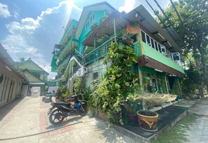 Front of property - Hotel O Villa Thai (Langkawi)