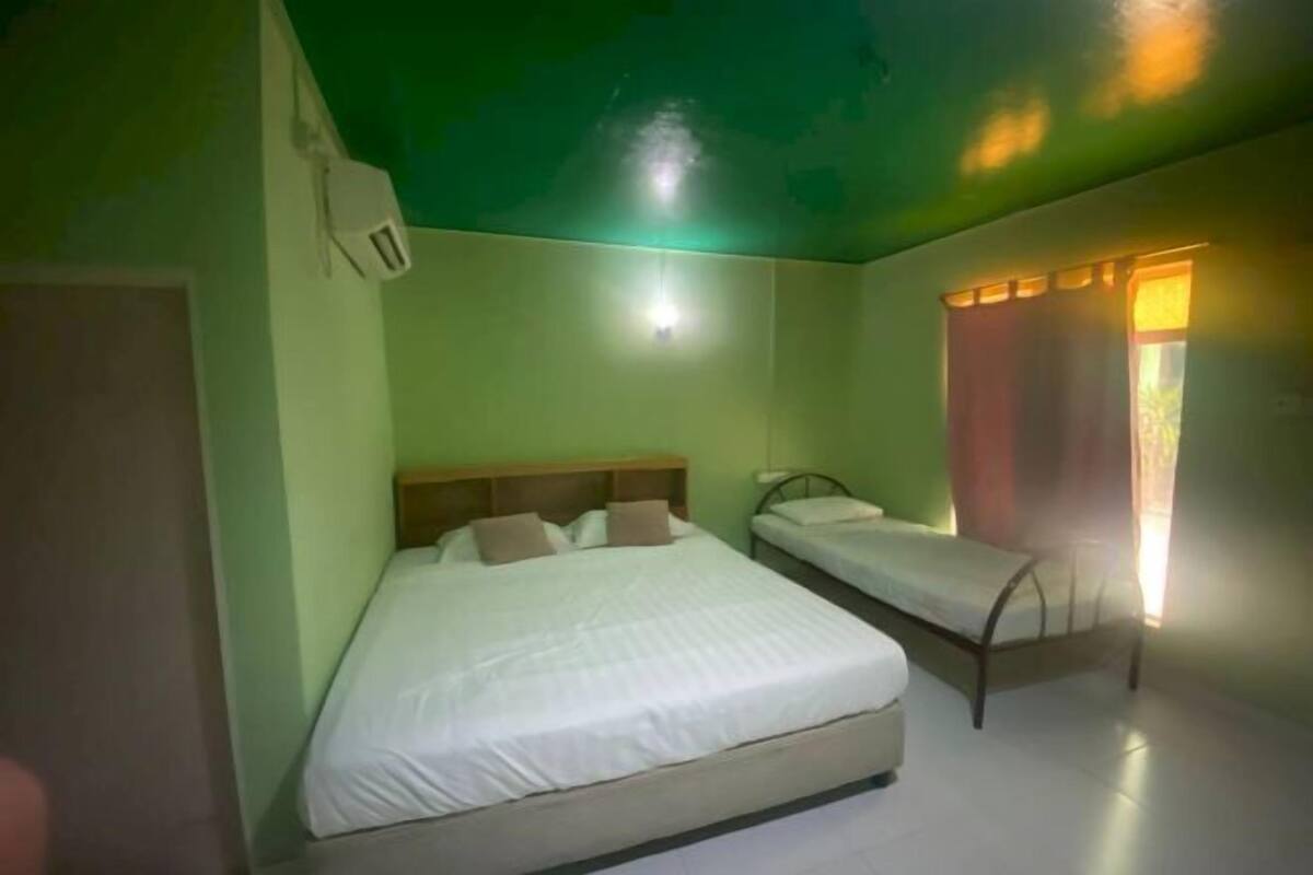 Laptop workspace, free WiFi, bed sheets