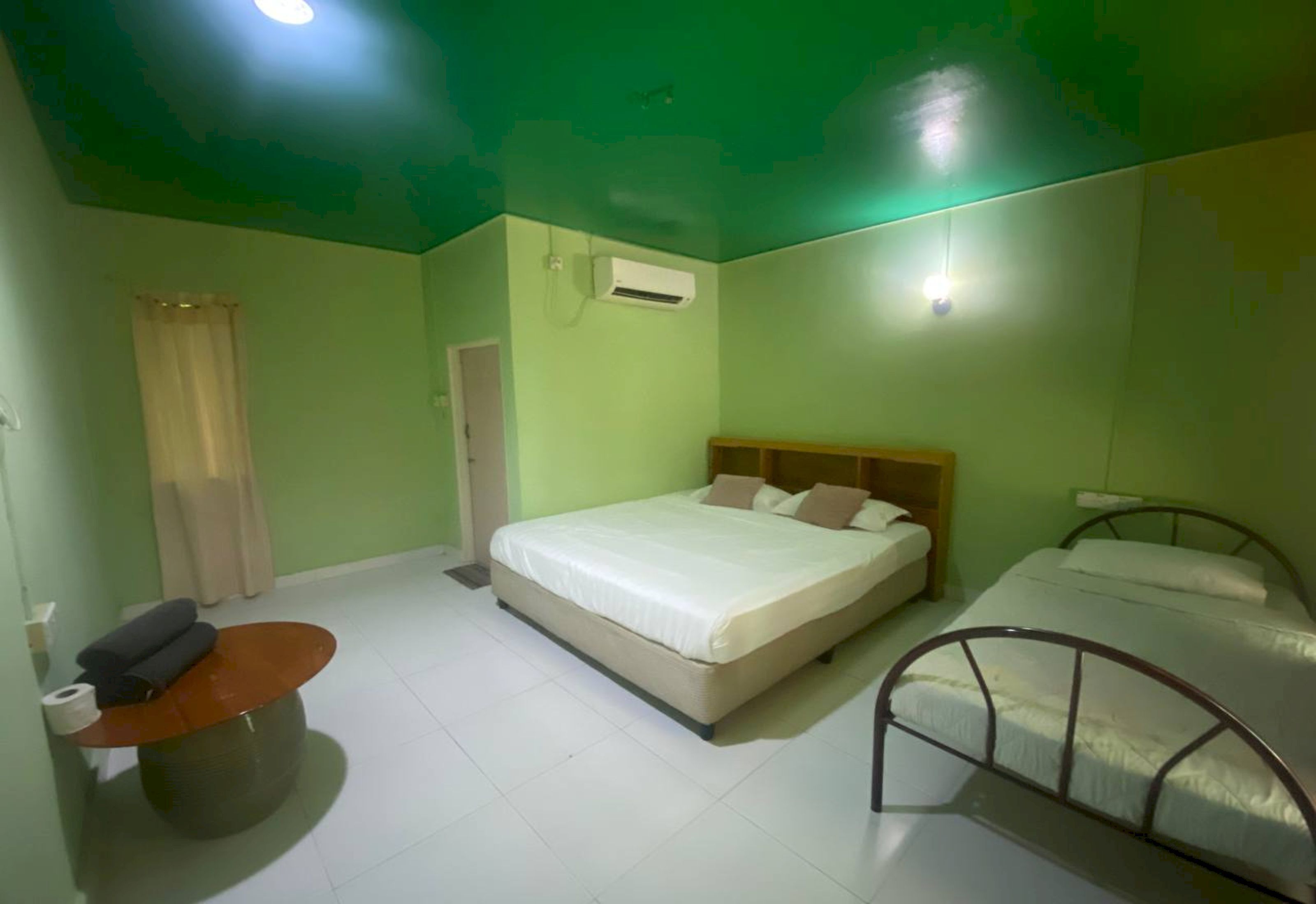 Suite superior | Espacio para trabajar con laptop, wifi gratis y ropa de cama 