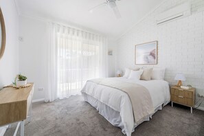 3 bedrooms, iron/ironing board, WiFi, bed sheets