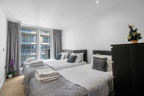 2 Schlafzimmer, Zimmersafe, Schreibtisch, Bügeleisen/Bügelbrett