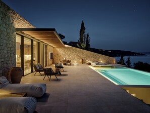 Piscina a l'aire lliure i piscina climatitzada 