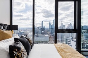 2 bedrooms, iron/ironing board, WiFi, bed sheets - Fall asleep on 42nd floor to a sea of city lights (Southbank)