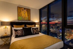 2 bedrooms, iron/ironing board, free WiFi, bed sheets - Fall asleep on 42nd floor to a sea of city lights (Southbank)