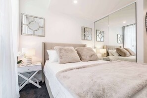 2 chambres, fer et planche à repasser, Wi-Fi, draps fournis