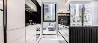 VAQUAY Valentino In Southbank | Sweeping City Panorama From Large Open Balcony