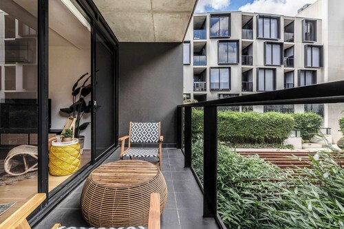 Tropical courtyard sanctuary near Glenferrie Rd