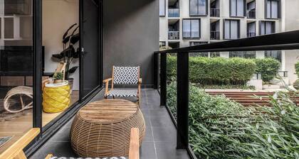 Tropical courtyard sanctuary near Glenferrie Rd