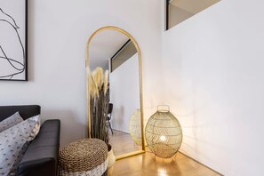 Interior - Tropical courtyard sanctuary near Glenferrie Rd (Hawthorn)