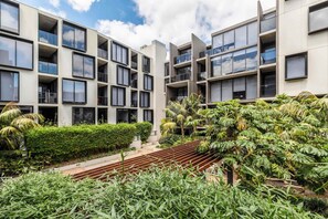 Exterior - Tropical courtyard sanctuary near Glenferrie Rd (Hawthorn)