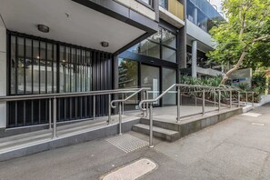 Exterior detail - Tropical courtyard sanctuary near Glenferrie Rd (Hawthorn)