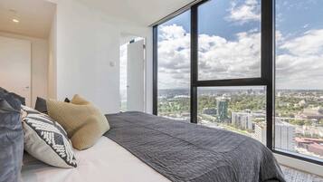 3 bedrooms, desk, iron/ironing board, WiFi