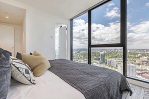 3 bedrooms, desk, iron/ironing board, WiFi