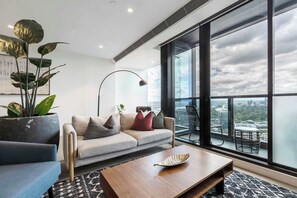 Smart TV, offices - Scandinavian designer stay with 270° cityscapes (Southbank)