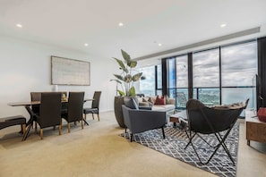 Smart TV, offices - Scandinavian designer stay with 270° cityscapes (Southbank)