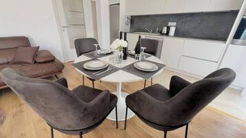 Departamento Confort, 2 habitaciones, Terraza, vista al jardín | Servicio a la habitación