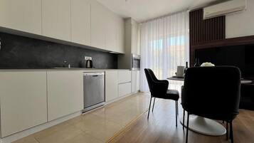 Departamento Confort, 2 habitaciones, Terraza, vista al jardín | Servicio a la habitación