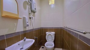 A bathroom with a sink, toilet, and a shower unit. - Hotel O D Qamar Motel (Langkawi)