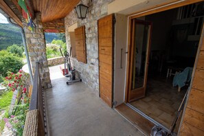 Exterior detail - Little Paradise (Orpierre)