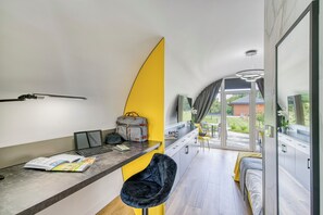 Exclusive Room, Non Smoking, Private Bathroom | Select Comfort beds, desk, laptop workspace, iron/ironing board - Acodomo Apartamenty Poddębice (Poddebice)